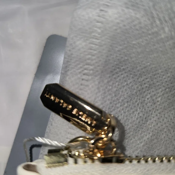 NEW Amelie Galanti White Quilted Crossbody Clutch – Faux Leather Wristlet Bag - Picture 4 of 6